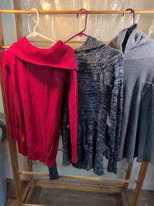 lot 11 image: Womens Sweater Lot - G by Guess Red Cowl Neck & Rue21 Blue Marled Knit