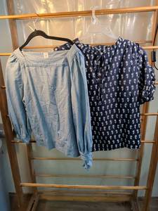 lot 19 image: Gap Chambray Blouse & J.Crew Floral Top Bundle - Size M