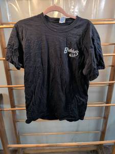 lot 25 image: Bubbas 33 Restaurant Black Graphic T-Shirt Medium