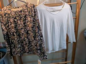 lot 26 image: Sonoma Floral Sweatshirt & Chicos Ultimate Tee Bundle �� Size 1Medium