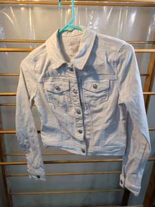lot 33 image: Wax Jean White Denim Jacket Size Small