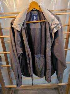 lot 42 image: Roundtree & Yorke Outdoors Mens Large Zip-Up Jacket