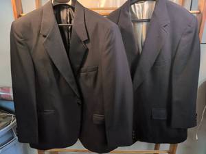 lot 82 image: Formalwear International Mens Black Tuxedo Jacket Size 46R