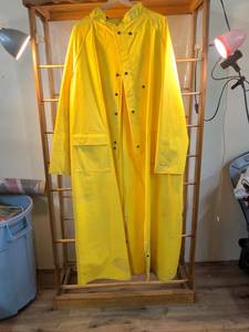 lot 96 image: Yellow Heavy Duty Hooded Rain Coat XL