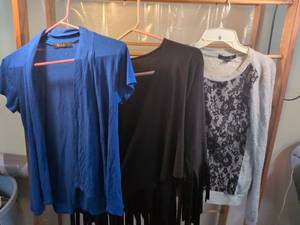 lot 101 image: Womens Tops Bundle - JKLA Blue Cardigan, Design Todays Black Fringe Top & Forever 21 Lace Sweater