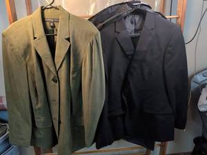 lot 113 image: Josephine Chaus Woman Olive Green Blazer & J.Ferrar Slim Black Suit Jacket Bundle