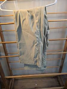 lot 117 image: Eddie Bauer Travex Mens Pants 35x34 Sage Green