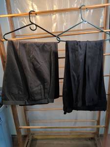lot 124 image: Greg Peters Golf 100% Linen Dress Trousers Size 34 - Set of Two