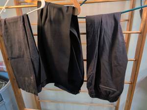 lot 137 image: Lauren Ralph Lauren & Time and Tru Womens Black Pants Lot Size 4 and M 1012
