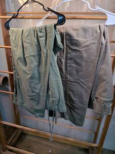 lot 143 image: Mens Casual Cargo Pants Bundle - LD Sport & John Blair (Size 1X  44M)