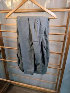 lot 146 image: Cabelas 7-Pocket Hiker Pants Mens 40x30 Gray-Green 100% Cotton