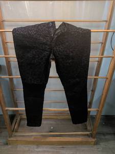 lot 186 image: Guess Black Leopard Print Jeans Size 32