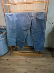 lot 187 image: Levi Strauss 559 Loose Straight Fit Jeans W40 L32 Lot of 2