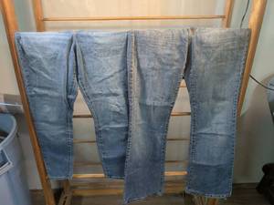 lot 199 image: Levi Strauss Signature Mid-Rise Skinny Jeans 2-Pair Lot