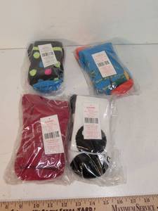 lot 208 image: Epic Sports 4-Piece Crew and Knee high Socks Bundle Assorted Colors