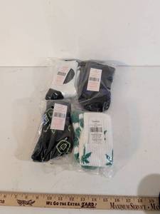 lot 215 image: Epic Sports Crew Socks 4-Pack Small Black White Green