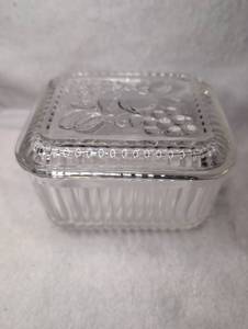 lot 2000 image: Vintage Anchor Hocking Glass Refrigerator Dish