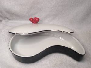 lot 2001 image: Ceramic Lidded Nut Bowl&nbsp