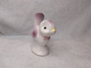 lot 2500 image: Ceramic Bird Figurine White Pink Accents Made in Japan