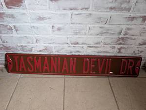 lot 2509 image: Tasmanian Devil DR Embossed Metal Street Sign