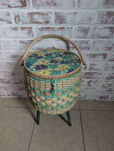 lot 3000 image: Wicker Sewing Basket on Legs with Floral Lining