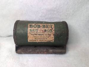 lot 3503 image: Vintage Bob-Bet Bait Box Worm Roller Walter S. Cole Beaver WI
