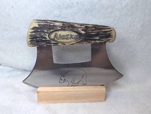 lot 4001 image: Alaska Ulu Knife with Textured Handle and Bear Engraving