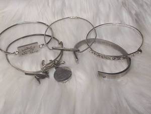 lot 4507 image: Engraved Bangle Bracelets with Charms and Pendants - 5ct