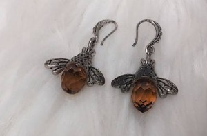 lot 4520 image: Bee Drop Earrings with Amber Crystal Pair