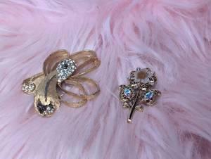 lot 4536 image: Fashion Brooches with Rhinestones and Decorative Elements - 2 ct