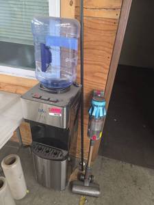 lot 188 image: Brio Water Cooler Dispenser with Handheld Vacuum
