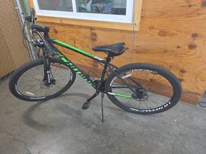 lot 190 image: Schwinn High Timber ALX 29 Mountain Bike with Disc Brakes