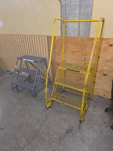lot 204 image: Lot (2)  Work Platform Ladders