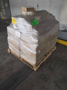 lot 215 image: Ball Bungee Cord Tie-Down Loops Black Pallet Lot