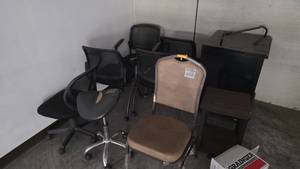 lot 283 image: Lot of office furniture
