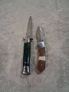 lot 38 image: Winchester Limited Edition Folding Knife & Italian Stiletto Switchblade Set