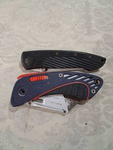 lot 40 image: Ridge Runner Folding Knife and Uline Utility Knife Set