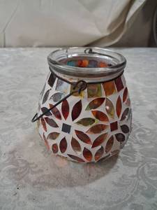 lot 86 image: Mosaic Glass Tealight Candle Holder with Wire Handle