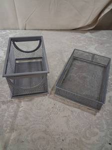 lot 99 image: Well Equipped Kitchen Silver Metal Mesh Organizer Set with Drawer Tray