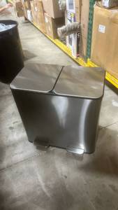 lot 30186 image: Thin Lid Recycling Pedal Bin 2X40L - Retail $0