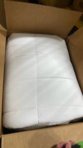 lot 31132 image: fullqueen white comforter insert - Retail $0
