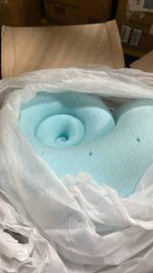 lot 31135 image: iris mattress topper  - Retail $0