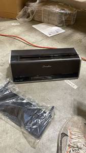 lot 31150 image: swingline-commercial electric punch - Retail $0