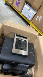 lot 31157 image: air fryer grill - Retail $0
