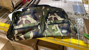 lot 31177 image: rockland- duffle bag roller  - Retail $0