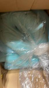 lot 31183 image: 4in king mattress topper - Retail $0