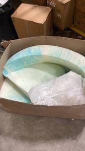 lot 31185 image: 4 in full size mattress topper - Retail $0