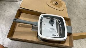 lot 31193 image: so yummy by bella- 3pc ceramic non-stick square pan set 4.5qt - Retail $0