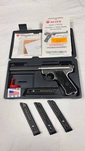 Ruger .22 cal Mark 2 target pistol with original case, 4 ten round magazines