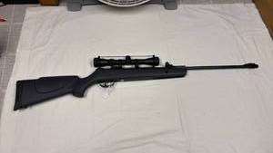 lot 26 image: Gamo Shadow 1000 .177 cal pellet rifle with Winchester scope